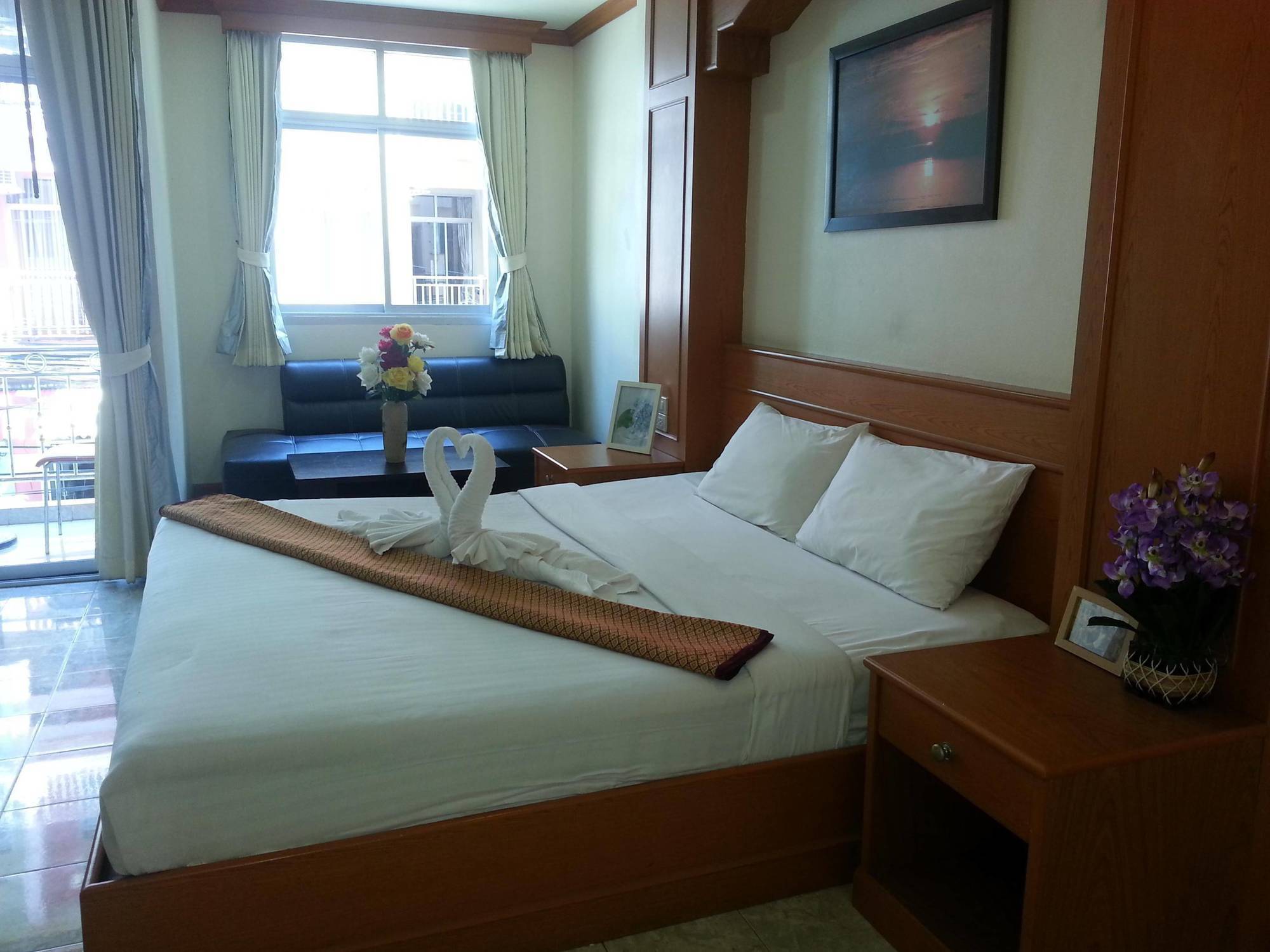 Oyo 739 Presley Guesthouse Phuket Patong Exteriör bild