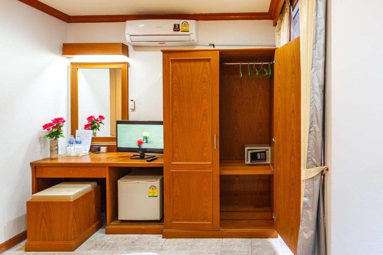 Oyo 739 Presley Guesthouse Phuket Patong Exteriör bild